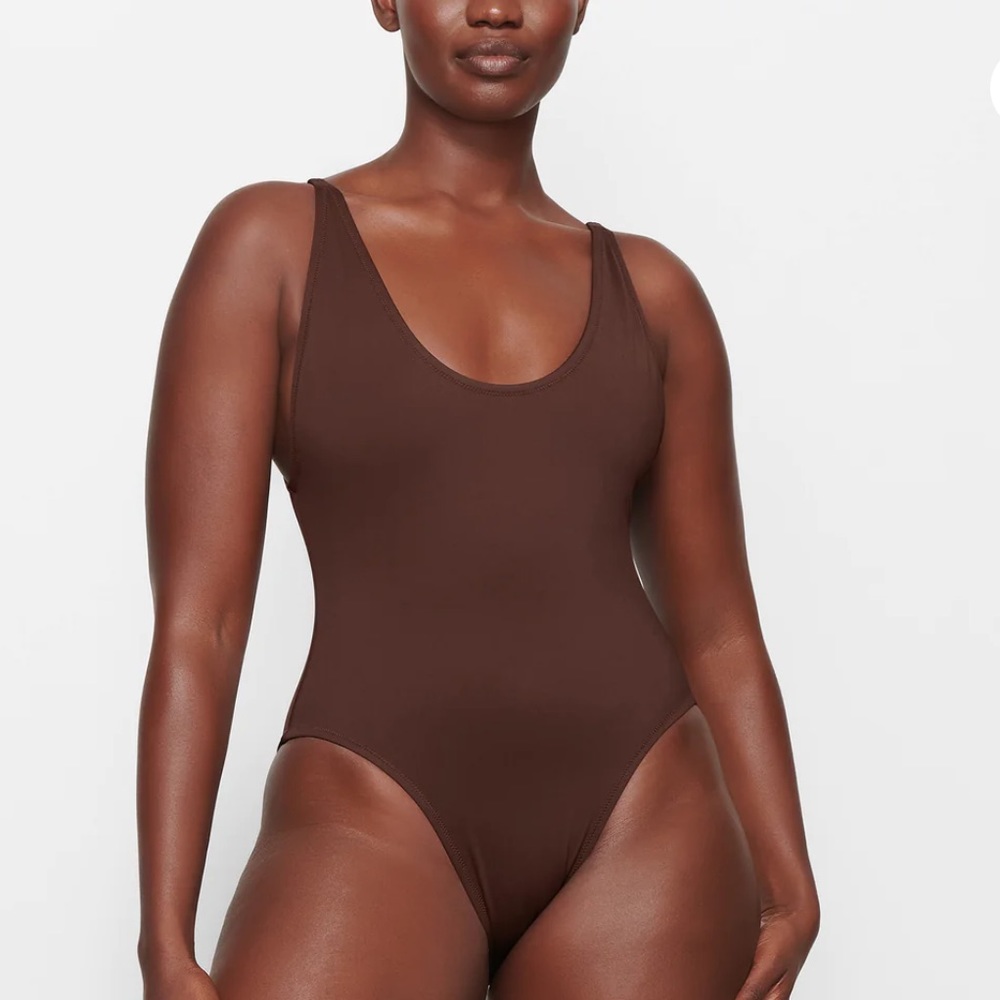 Skims one piece